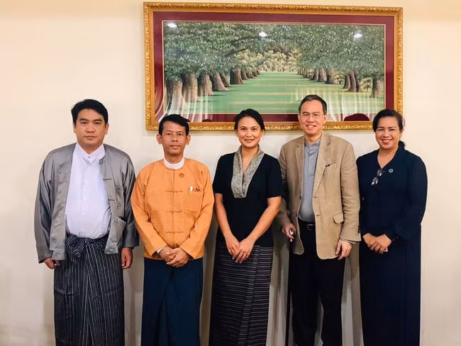 Thiri Thant Mon không ít lần xuất hiện tại các diễn đàn kinh tế, đầu tư quan trọng của Myanmar. Ảnh: Getty.