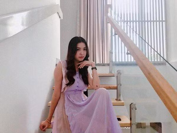 Thúy Vân hiện sống trong một căn penthouse rộng 400m2 có sân vườn, bể bơi, nằm trên tầng 40 của một tòa nhà nổi tiếng đắt đỏ nằm ở quận 2, TP.HCM. Ảnh: FBNV.