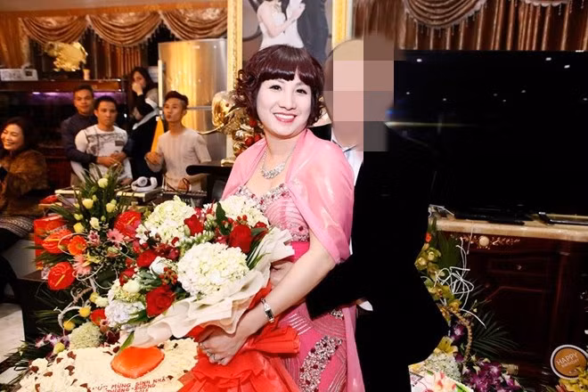 Theo Tuổi trẻ &amp; Pháp luật, người dân Thái Bình không xa lạ với độ “chịu chơi” của vợ chồng nữ đại gia Dương Đường. Họ thường xuyên tham dự các cuộc đấu giá đất, đấu thầu tài sản trên địa bàn, kinh doanh tài chính, tín dụng. Ảnh: Baosuckhoecongdong.