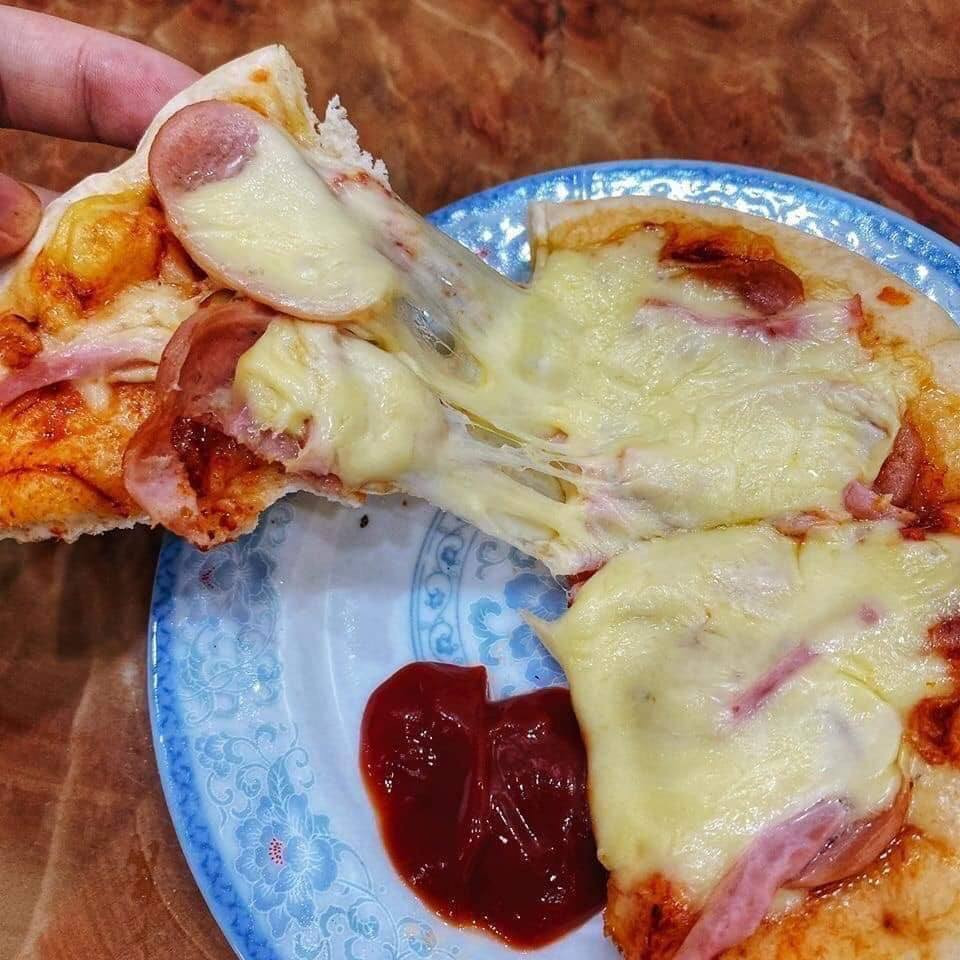 Loại pizza này để thoải mái, lên đến 6 tháng không lo mốc hỏng nên các hàng quán thường lấy về tích trữ bán dần.