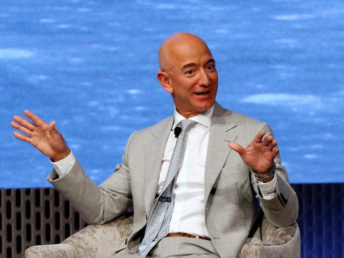 Không chỉ là người giàu nhất trong lịch sử, Jeff Bezos còn suýt phá kỷ lục trở thành tỷ phú nhanh nhất khi chỉ mất thời gian 5 năm. Ông chủ Amazon hiện sở hữu 183,1 tỷ USD.