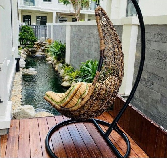 Qua hình ảnh có thể thấy, ngôi nhà mới của MC Vân Hugo thoáng mát và có nhiều cây xanh.