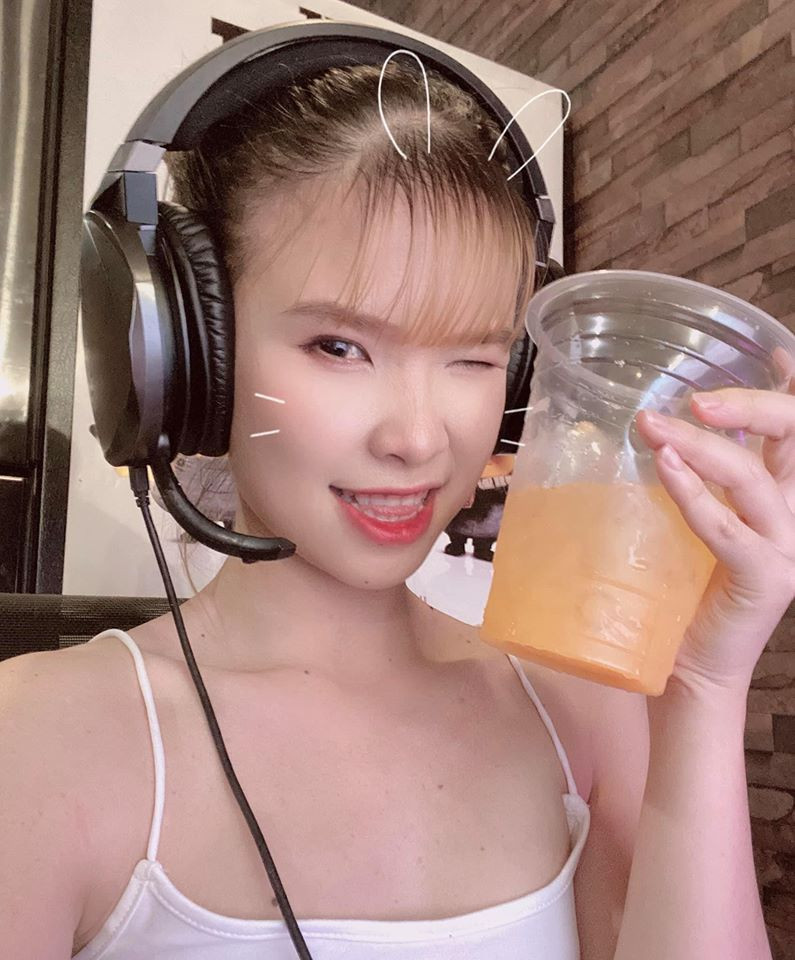 Trang fanpage Trần Khởi My có hơn 11 triệu follow và trang facebook cá nhân với hơn 1,5 triệu lượt follow. Mỗi bài đăng trên fanpage của cô có thể có giá 1.760 USD. Ảnh: FBNV.