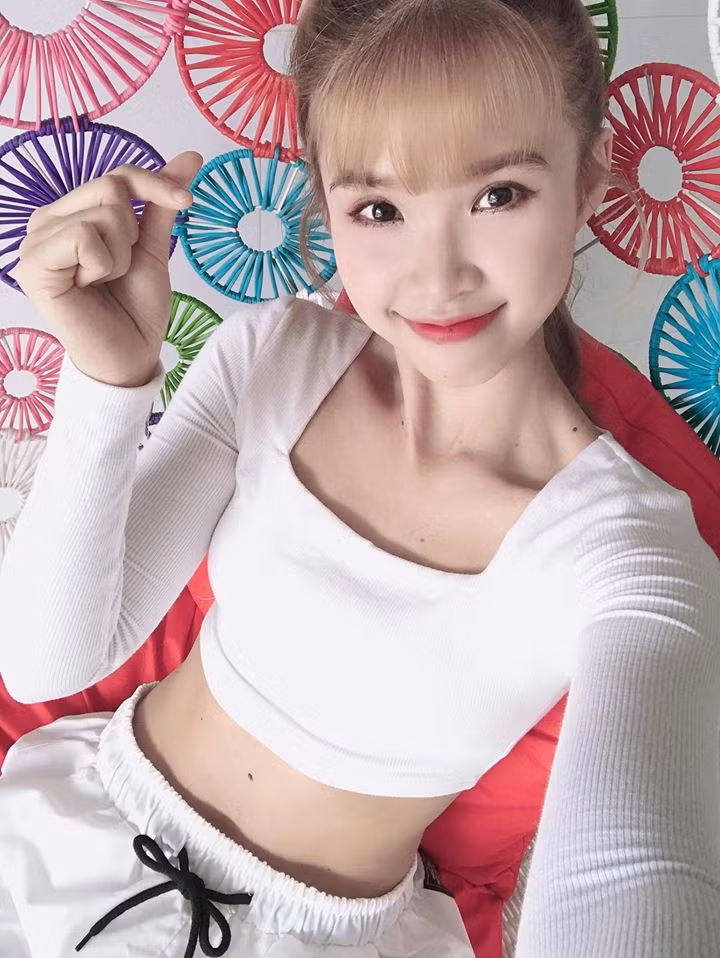 Nổi tiếng là thế nhưng rất hiếm khi người ta thấy Khởi My và Kelvin Khánh chia sẻ quá nhiều thông tin về đời tư trên mặt báo. Thế nhưng, ai cũng biết Khởi My là sao Việt sở hữu lượng like trên facebook lớn nhất Việt Nam. Ảnh: FBNV.