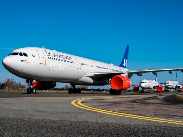 Tại Đan Mạch, Scandinavian Airlines thông báo hầu hết các chuyến bay đều tạm dừng hoạt động. Ảnh: Getty Image.