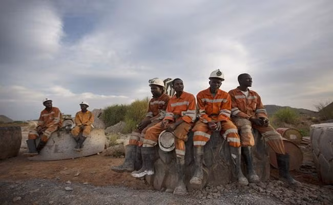 Bi mat ve dat nuoc ngap trong vang nhung dan van ngheo doi