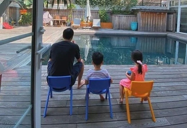 Ngoài ra, trong tư dinh của gia đình doanh nhân Louis Nguyễn – Chồng Tăng Thanh Hà còn được thiết kế khu bể bơi riêng để dễ dàng đáp ứng nhu cầu nghỉ ngơi, thư giãn của các thành viên trong gia đình.