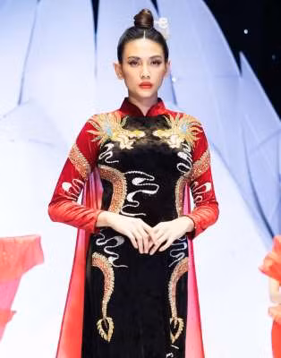 Ở độ tuổi ngoài 30, siêu mẫu Võ Hoàng Yến đã có vị trí nhất định trong làng giải trí và sở hữu khối tài sản đáng nể.