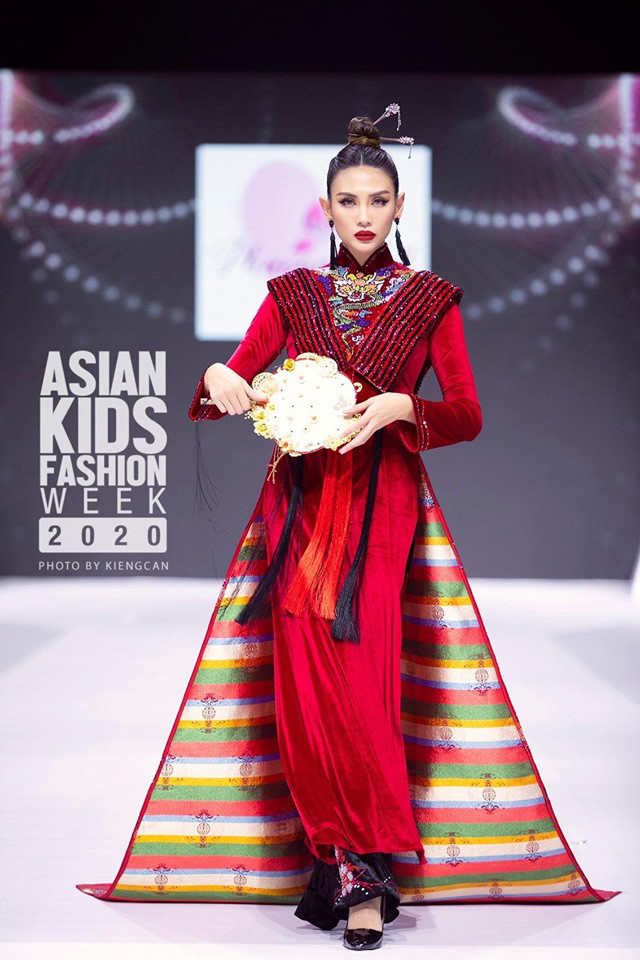 Vài năm gần đây, Võ Hoàng Yến thường xuyên làm vedette các show diễn thời trang lớn và phủ sóng dày đặc trên truyền hình khi làm giám khảo: Vietnam’s Next Top Model, The Face Vietnam...