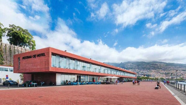 Tuy nhiên, đại diện chuỗi khách sạn của Ronaldo nói với RTL rằng: "Pestana CR7 là khách sạn, và nó sẽ không trở thành bệnh viện".