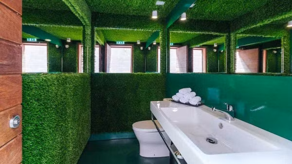 Trong khách sạn có nhiều điểm nhấn gắn liền với hình ảnh danh thủ và bóng đá. Nguồn ảnh: Pestana CR7.