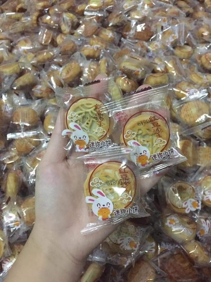 Phần lớn, bánh được rao bán theo set 10 chiếc.