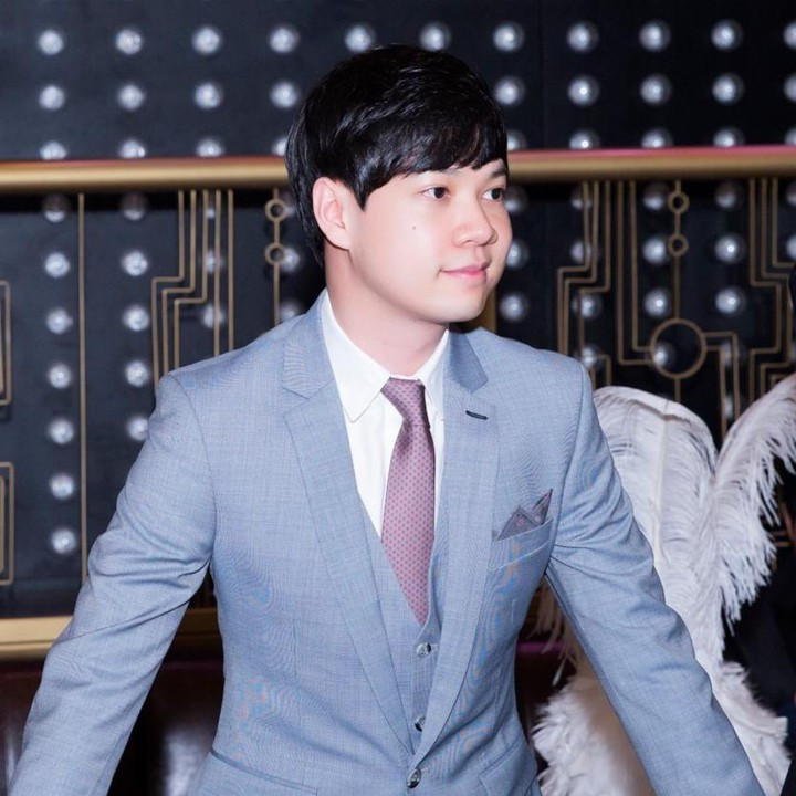 Sau khi tốt nghiệp đại học chuyên ngành kinh tế ở Australia, Trung Tín về Việt Nam bắt đầu công việc với vị trí một nhân viên marketing tập sự trong công ty của gia đình.