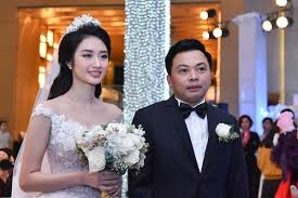 Ông Phương là thành viên HĐQT kiêm Tổng giám đốc Công ty CP Liên doanh Đầu tư Quốc tế KLF, Chủ tịch HĐQT Công ty Cổ phần Nông dược H.A.I (từ tháng 9/2014), thành viên HĐQT Công ty cổ phần Xây dựng FLC Faros (từ tháng 11/2016).