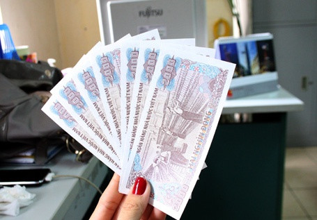 Năm 1988, tiền giấy mệnh giá 500 đồng, 1.000 đồng và 2.000 đồng xuất hiện. Đây là những loại tiền lẻ được sử dụng phổ biến nhất trong lưu thông hiện nay.