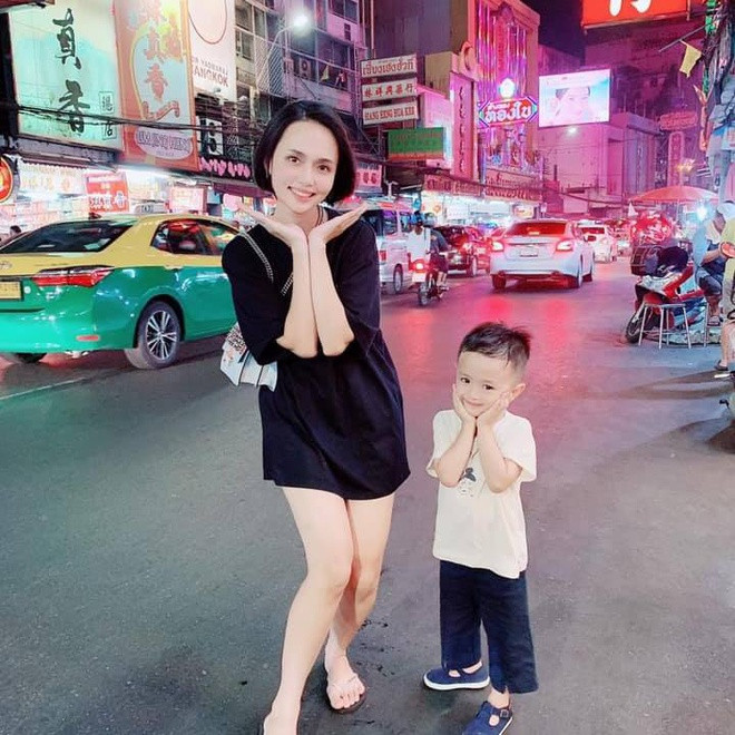 Nguyễn Huyền Mi - chị ruột của Quỳnh Anh là vợ cầu thủ Văn Quyết. Hiện, Huyền Mi kinh doanh thời trang và gặt hái được nhiều thành công. Ảnh: Zing