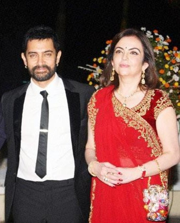 Bên cạnh đó, vợ tỷ phú Mukesh Ambani còn sưu tập hiều phụ kiện đính đá. Ảnh: Herzindagi.