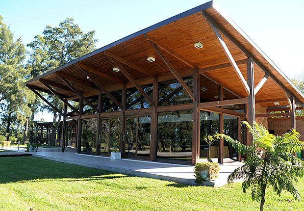 Kiếm được nhiều tiền, Messi đầu tư vào bất động sản. Một trong số đó là tổ hợp giải trí và tòa nhà chung cư tại thành phố quê hương Rosario, Argentina. Ảnh: Goal.