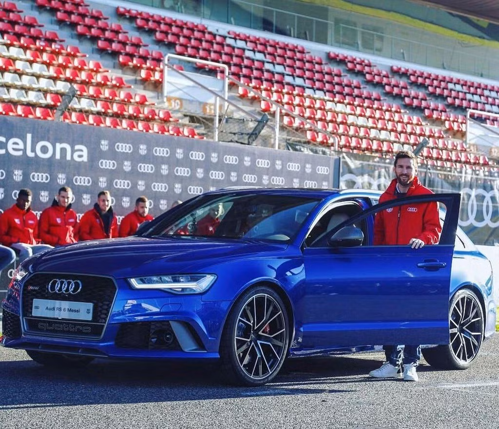 Không chỉ có vậy, Lionel Messi còn bỏ ra hơn 40 triệu USD cho thú vui chơi xe của mình. Ảnh: Getty.