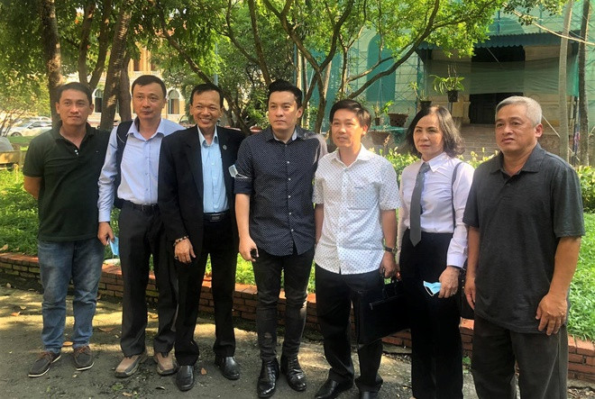 Chiều 25/5, TAND TP HCM đã đưa ra phán quyết vụ tranh chấp hợp đồng chuyển nhượng quyền sử dụng đất có liên quan đến ca sĩ Lam Trường. Theo đó, sau khi kháng cáo bản án sơ thẩm, Lam Trường và gia đình nhận lại quyền sở hữu mảnh đất rộng 3.900 m2, giá trị hàng trăm tỷ đồng. Ảnh: Nhadautu.