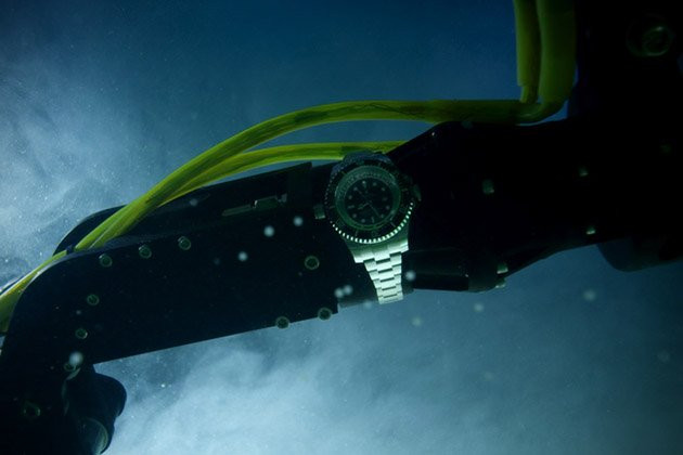 Đồng hồ Rolex đã đi đến điểm sâu nhất của đại dương 12.000 mét. Và Chiếc đồng hồ giữ thời gian hoàn hảo trong suốt hành trình dưới nước 7 giờ. Nguồn ảnh: Truefacet.