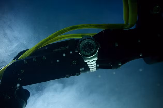 Đồng hồ Rolex đã đi đến điểm sâu nhất của đại dương 12.000 mét. Và Chiếc đồng hồ giữ thời gian hoàn hảo trong suốt hành trình dưới nước 7 giờ. Nguồn ảnh: Truefacet.