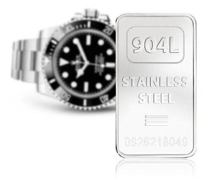 Các thương hiệu cao cấp khác sử dụng một loại thép không gỉ (được gọi là 316L) trong mỗi thiết kế của họ, nhưng 904L là độc quyền đối với Rolex. Loại thép này đắt hơn nhiều và được cho là có khả năng chống gỉ, ăn mòn.