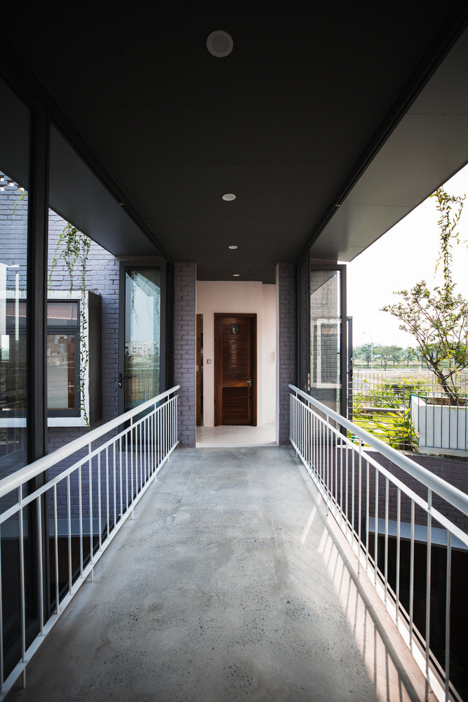 Các khối nhà riêng biệt được kết nối thông qua cây cầu.