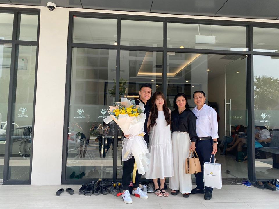 Quang Hải đã tậu căn hộ này vào khoảng cuối tháng 10 nhưng đến mới đây anh mới làm lễ nhận nhà. Ảnh: 1989 Florist.