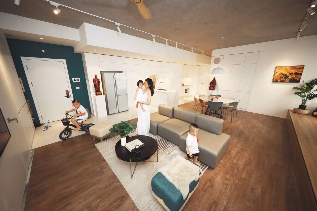 Chủ căn hộ là một gia đình có 3 trẻ nhỏ trong độ tuổi mẫu giáo. Vì vậy, họ cần nhiều không gian cho trẻ em chạy, chơi và khám phá.