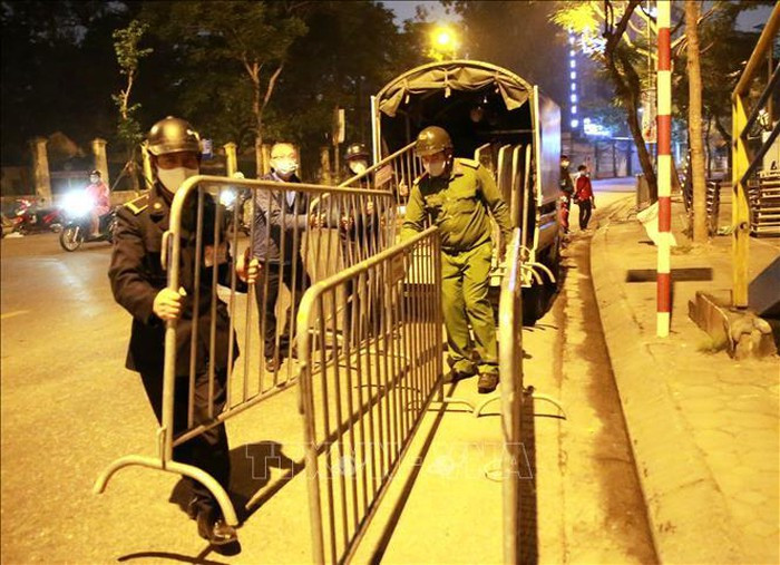 Dich COVID-19: Can canh tram di dong lay mau xet nghiem