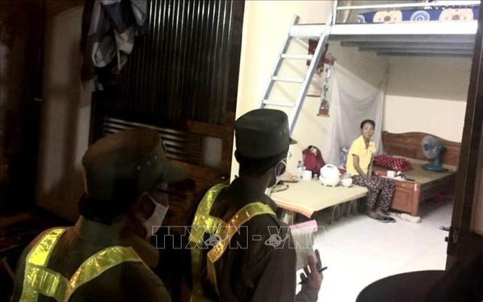 Dich COVID-19: Can canh tram di dong lay mau xet nghiem-Hinh-5