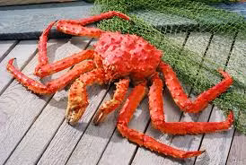 Sở dĩ được gọi là cua khủng vì trọng lượng trung bình của mỗi con cua này ở mức từ 2,5-4 kg/con, thậm chí có con nặng tới 4,5-5kg. Đặc biệt, chiều dài của cua hoàng đế lên tới cả mét. Ảnh: Facebook.