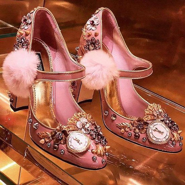 Có thể thấy, BTV Ngọc Trinh là fan của đồ hiệu đắt đỏ.