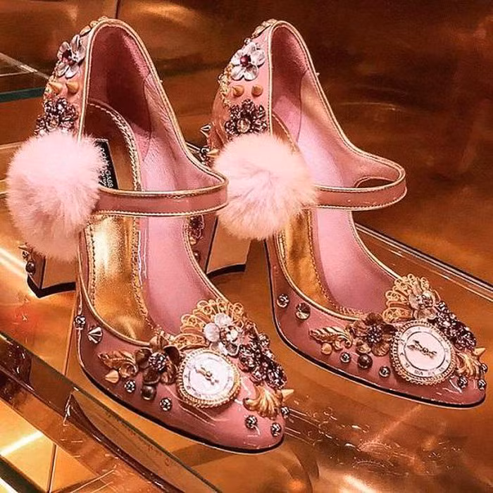 Có thể thấy, BTV Ngọc Trinh là fan của đồ hiệu đắt đỏ.