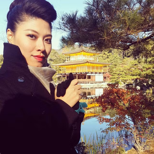 Ngọc Trinh cũng thường xuyên dành thời gian đi du lịch nước ngoài.