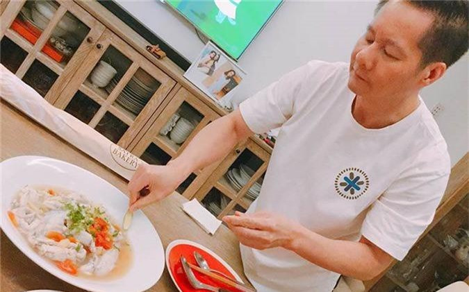 Phan Như Thảo tiết lộ chồng cô mê nhất nét mặt hạnh phúc của vợ khi được nếm đồ ăn ngon.