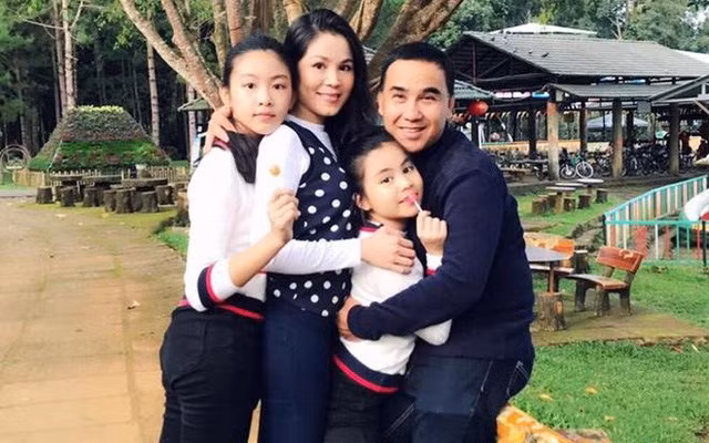 Tuy nhiên, để có được ngày hôm nay, Quyền Linh đã phải trải qua không ít những gian khổ. Nỗi ám ảnh về cái nghèo khó, cơ cực đã giúp Quyền Linh có được tính cách dân dã, chân chất. Ảnh: Khám phá.