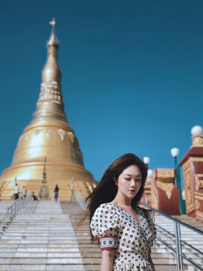 Nam Phương sở hữu khuôn mặt nền nã, dịu dàng với những đường nét hài hoà.