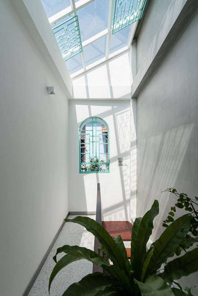 Những khoảng trống được tìm thấy một cách tự nhiên, không gượng ép, giúp cho tổng thể căn nhà trông thoáng đãng.