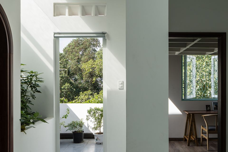 Ở đây, các không gian gần như tiếp nối hoặc chồng lên nhau.