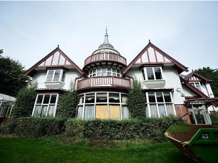 Biệt thự Pineheath House ở Harrogate (Anh) bị bỏ hoang suốt 27 năm.