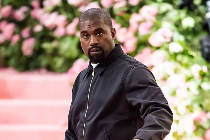 Rạng sáng 5/7, Kanye West khiến cả thế giới ngỡ ngàng khi tuyên bố tranh cử Tổng thống Mỹ 2020 trên Twitter: "Tôi đang vận động tranh cử cho chức Tổng thống Mỹ! #Tầm nhìn năm 2020".