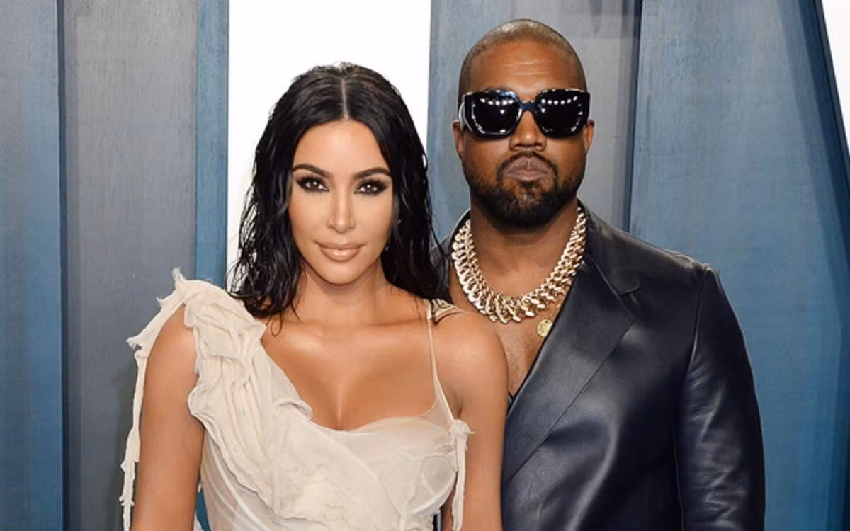 Năm 2013, Kanye West kết hôn với Kim Kardashian vào tháng 10. Đến tháng 12 cùng năm, quyền lực của Kanye West càng được khẳng định với việc anh bắt đầu lấn sân sang mảng thời trang.