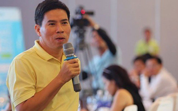 Ông Tài thường xuất hiện trong chiếc áo phông quen thuộc. Ông nói rằng việc mặc áo phông đơn giản là để tiết kiệm thời gian. Ảnh: Cafebiz.