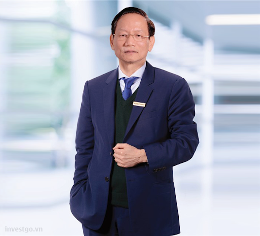 Ông Tiền chỉ sở hữu chiếc xe Toyota Yaris giá khoảng 700 triệu đồng. Nếu đi công tác xa thì ông Tiền đi xe gầm cao Lexus 487, còn bình thường đến trụ sở bằng chiếc xe Toyota Yaris. Ảnh: Vietq.