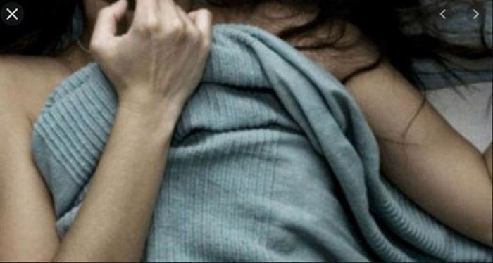 Thieu nu nhan vien karaoke bi xam hai ngay trong quan