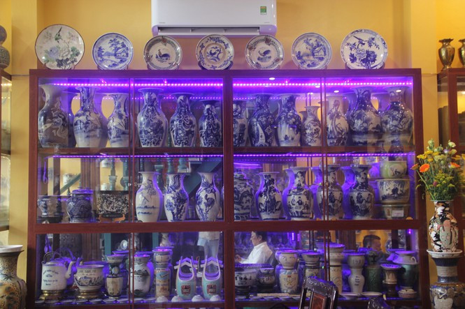 Chủ nhân ngôi nhà cho biết, sau hơn 3 năm tìm tòi và sưu tầm, hiện anh đã sở hữu hơn 5.000 món đồ quý. Ảnh: Tiền phong.