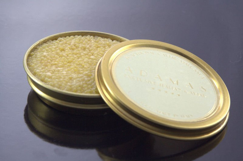 Loại trứng này nổi tiếng là khó sản xuất vì loài cá không trưởng thành cùng một lúc, việc sinh sản trứng cá cũng phụ thuộc từng thời điểm khác nhau. Để cá phát triển tốt và sản sinh ra trứng, nguồn nước, quy trình nuôi cá đều phải kiểm soát rất chặt chẽ.