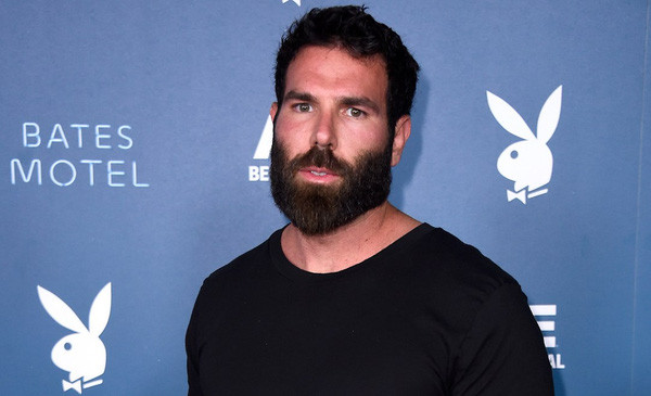 Dan Bilzerian trở thành chủ đề bàn tán chưa bao giờ hết nóng trên các diễn đàn, mạng xã hội. Trong đó, nguồn gốc số tài sản kếch xù của chàng tỷ phú trẻ tuổi được nhiều người đặc biệt quan tâm.